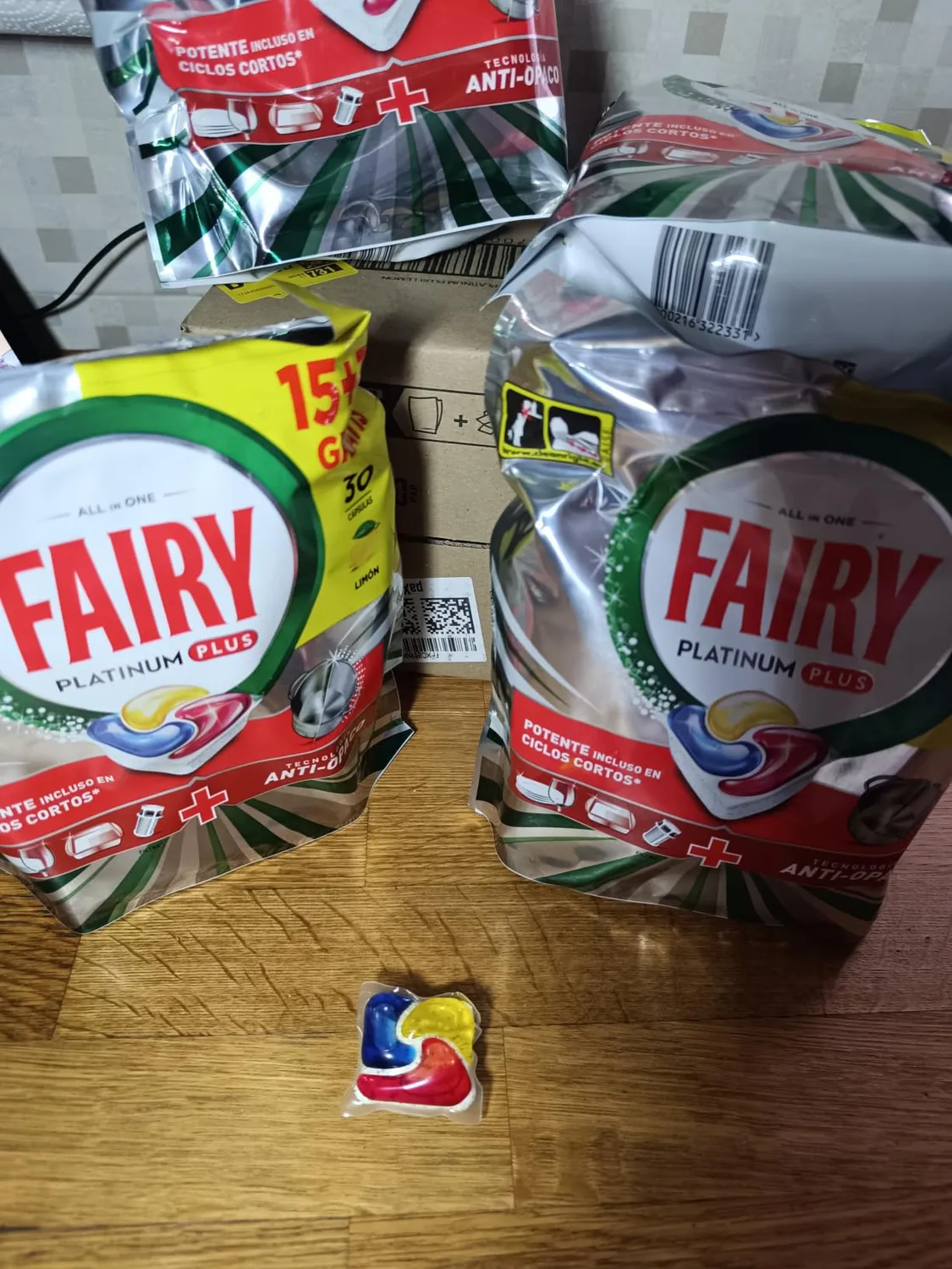 Fairy Platinum Plus pastiglie lavastoviglie 192 pz limone tutto in uno