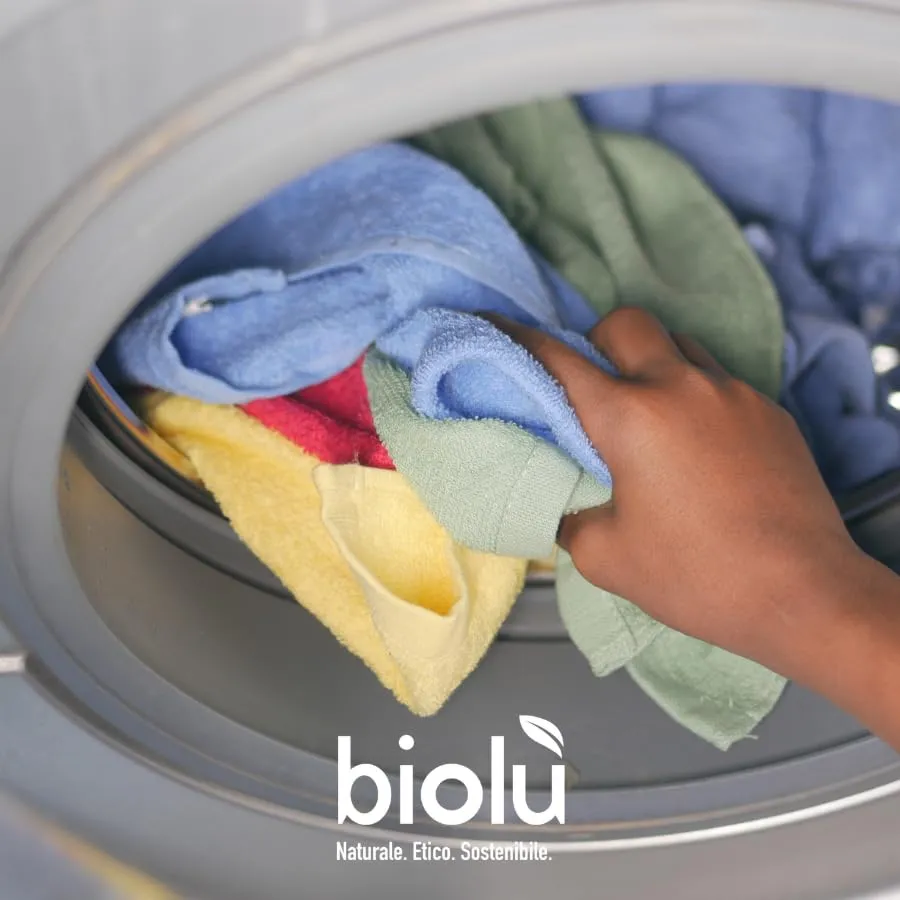 Biolù Mela Rossa Detersivo Bucato Naturale Vegan