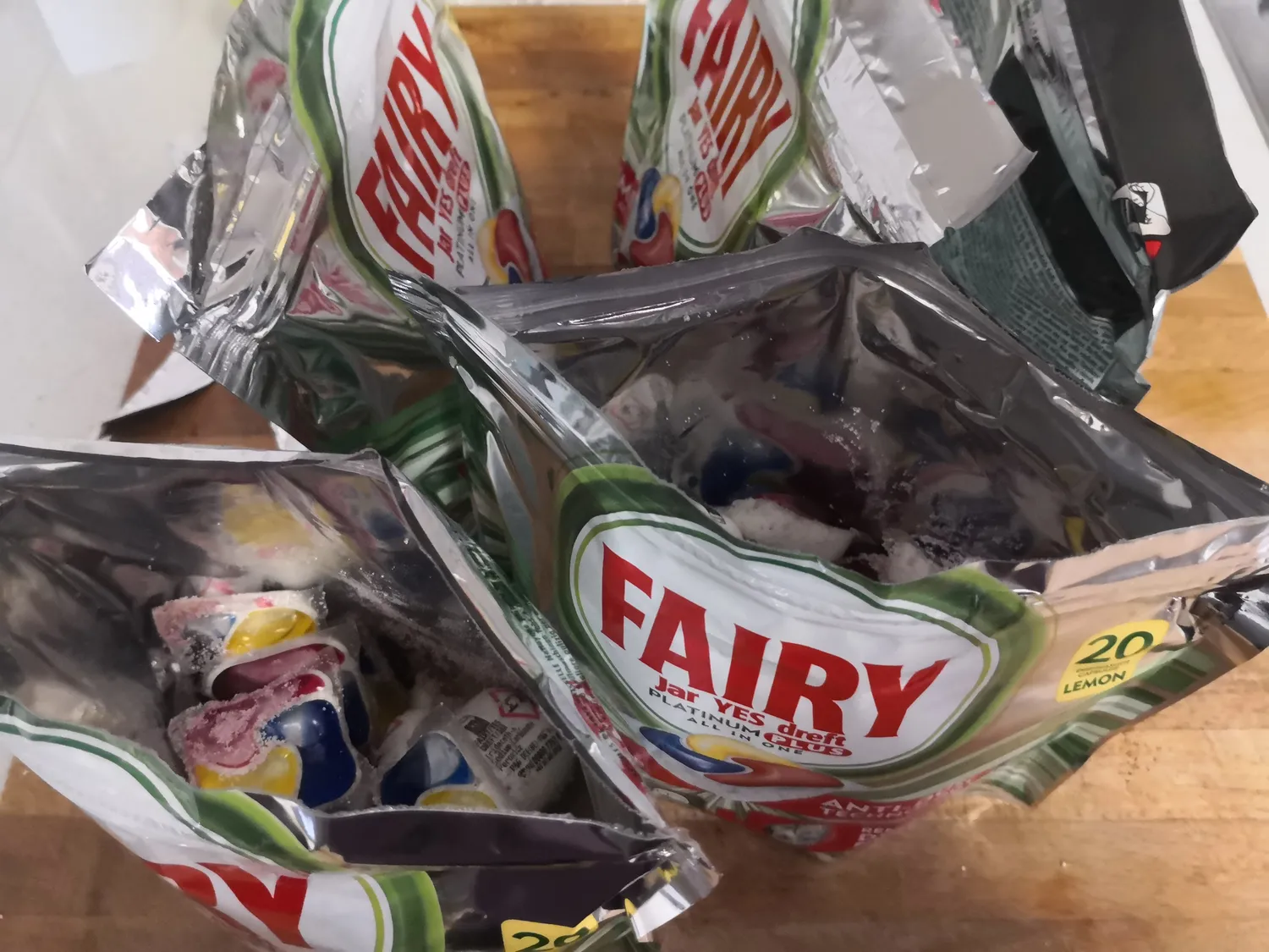 Fairy Platinum Plus pastiglie lavastoviglie limone 100 pz anti-opaco